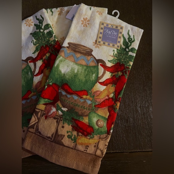 NWT - Chili Peppers Kay Dee Design - 3 kitchen towels and 1 pot holder - Picture 2 of 6